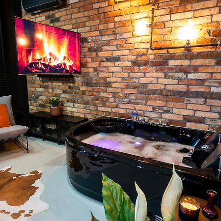 Aparthotel Zator Industrial 58 Jacuzzi Kültér fotó