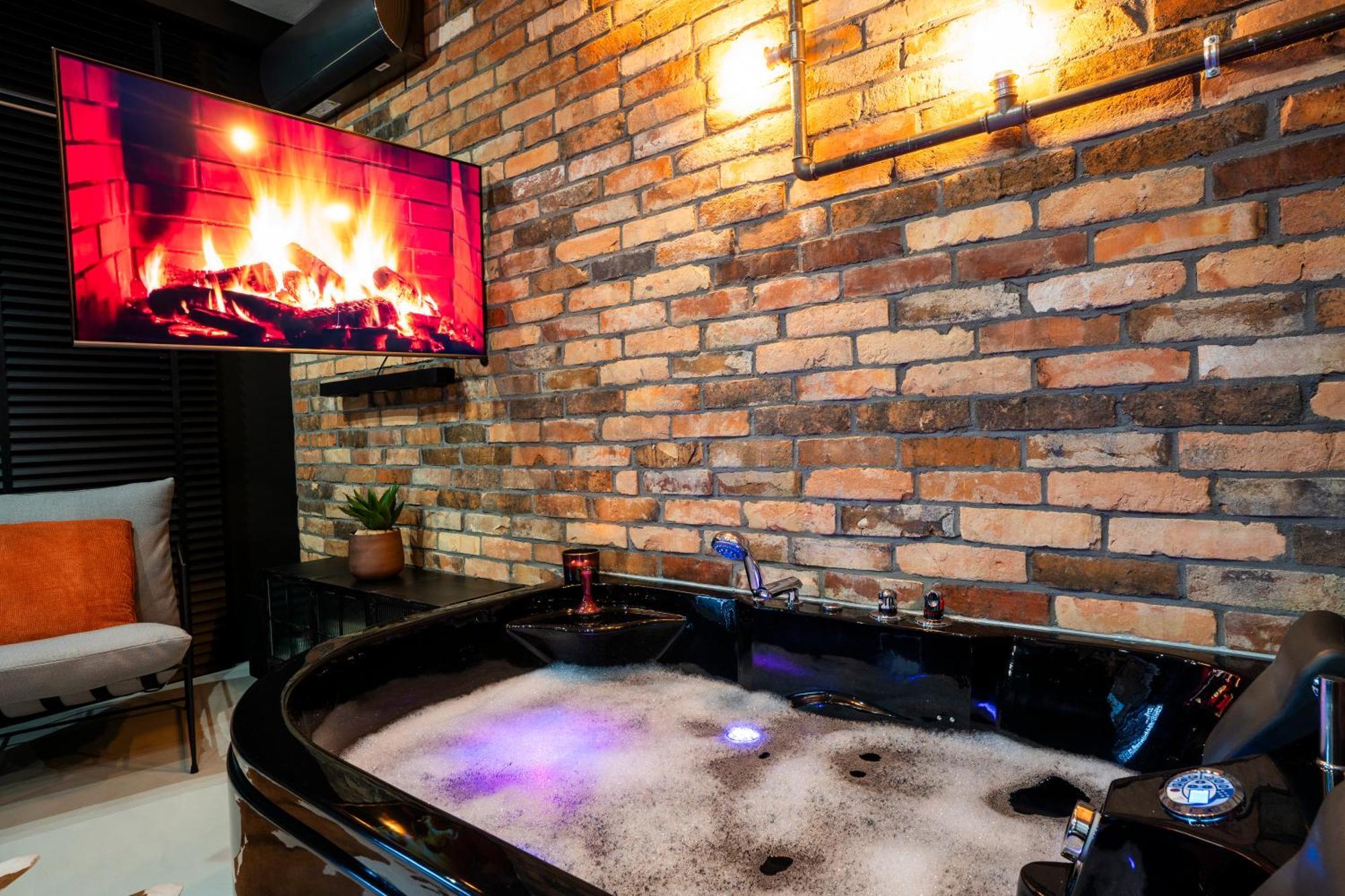 Aparthotel Zator Industrial 58 Jacuzzi Kültér fotó